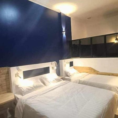 Hotel Little Susie Double Or Twin Phnom Penh Esterno foto
